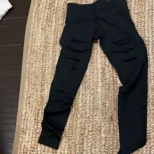 Perfect Nancy Rose black yoga pants size 4